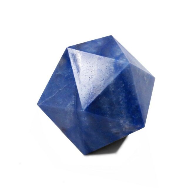 De prachtige Blauwe Kwarts Icosaëder: een kristalweergave van water's diepgaande emotie en tedere liefde